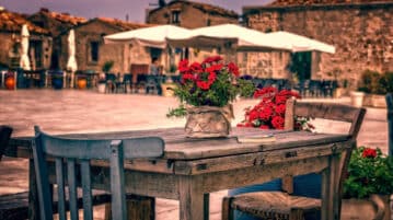 Construire une terrasse avec des plots, c’est très simple