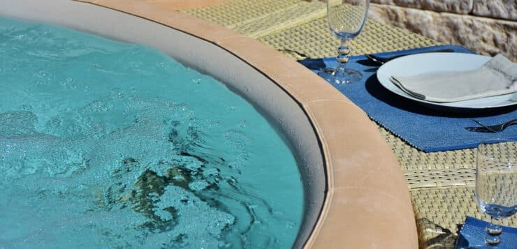 Le jacuzzi d'extérieur vous promet une incroyable détente !