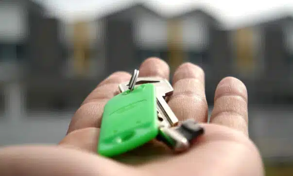 Comprendre le rôle essentiel du courtier immobilier dans votre projet