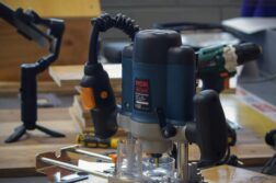 Pourquoi la défonceuse Bosch s’impose en menuiserie
