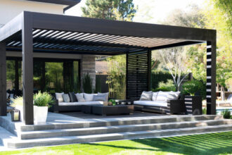 Pergola bioclimatique : créez un nouvel espace de vie extérieur